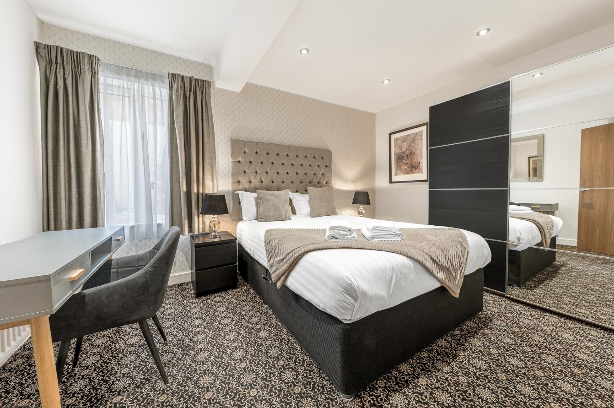 Abbey Apartments Modern Aparthotel For Tourists & Professionals 巴罗弗内斯 外观 照片